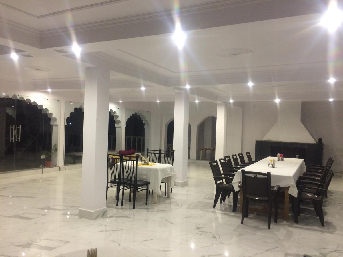 Hotel Isabel Palace Khajurāho Exteriör bild
